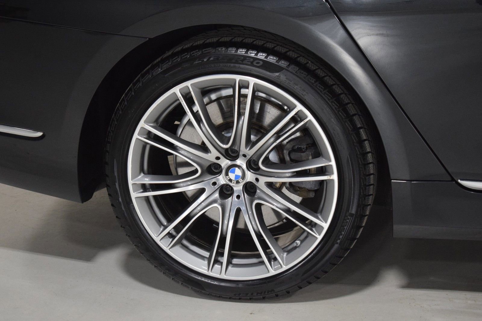 Used 2022 BMW 750i xDrive w/ Executive Package image 15