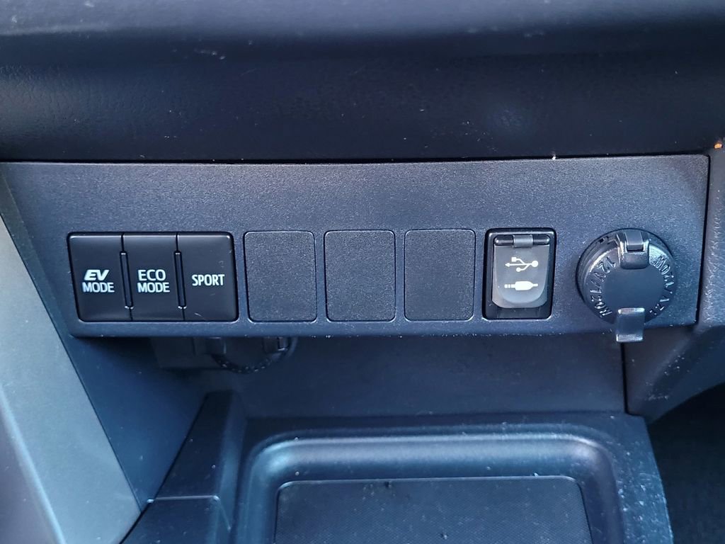 Used 2017 Toyota RAV4 XLE w/ Convenience Package image 20
