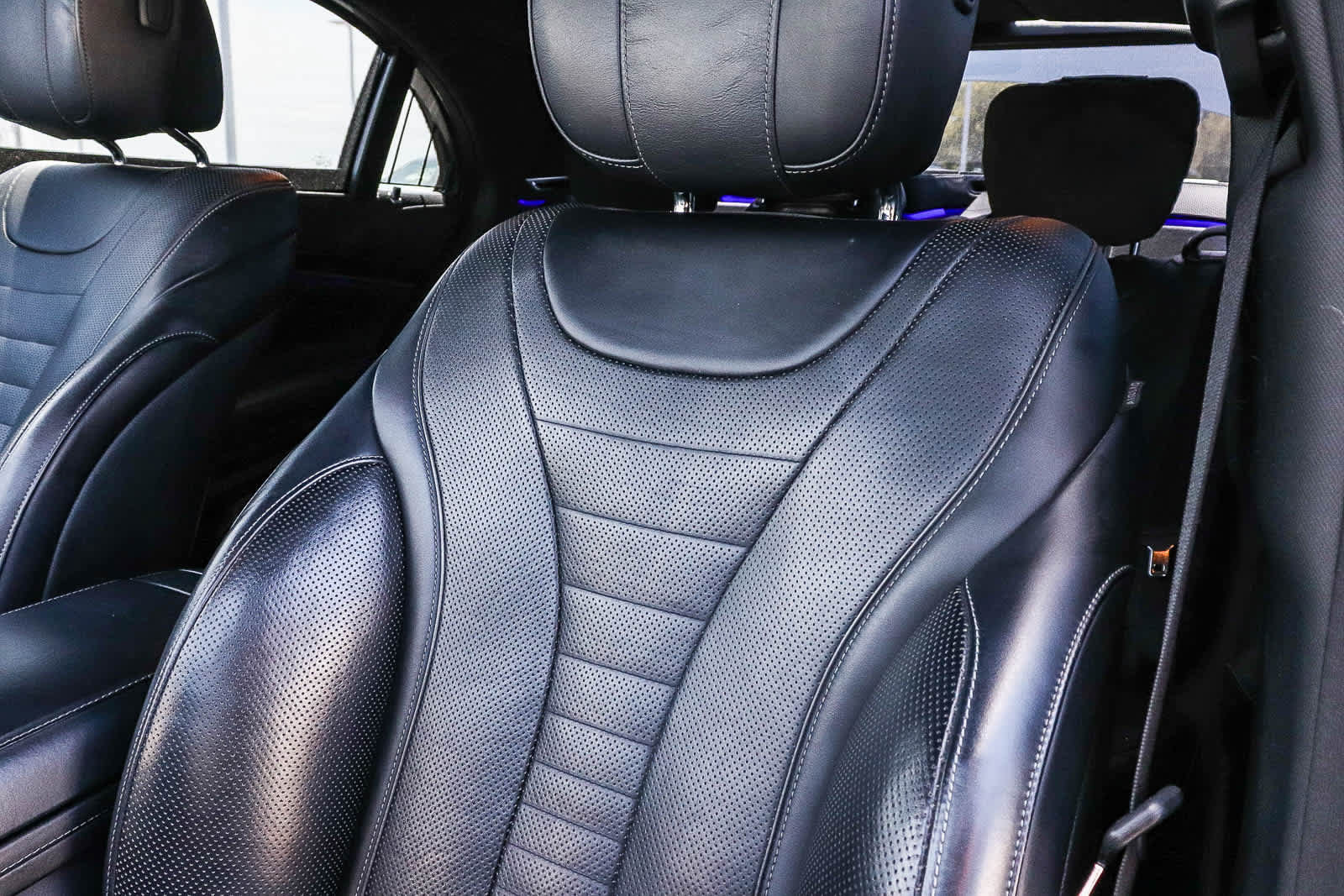 Used 2019 Mercedes-Benz S 560 Sedan image 40