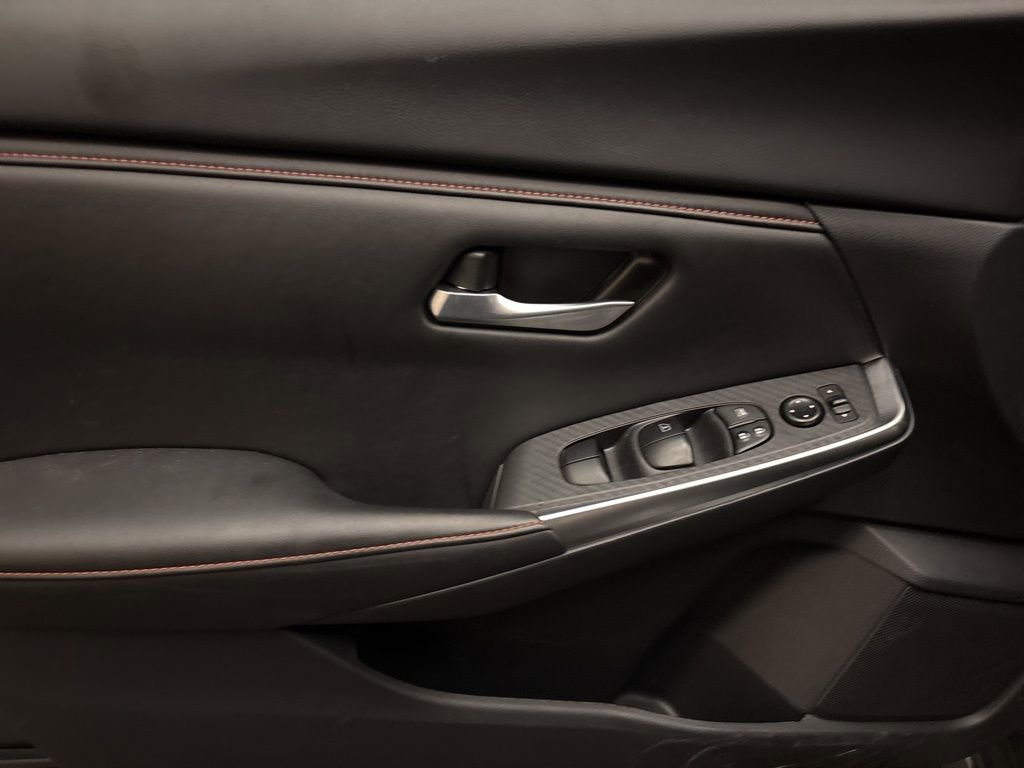 Used 2025 Nissan Sentra SR image 11