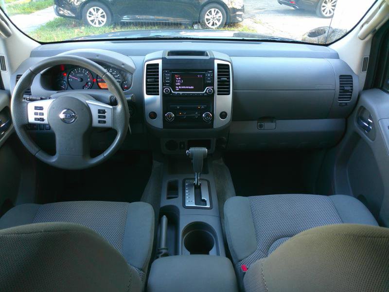 Used 2016 Nissan Frontier SV image 16