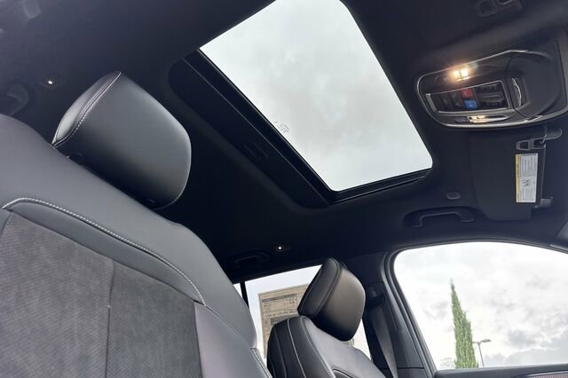 New 2025 Jeep Grand Cherokee Altitude AWD/4WD image 14