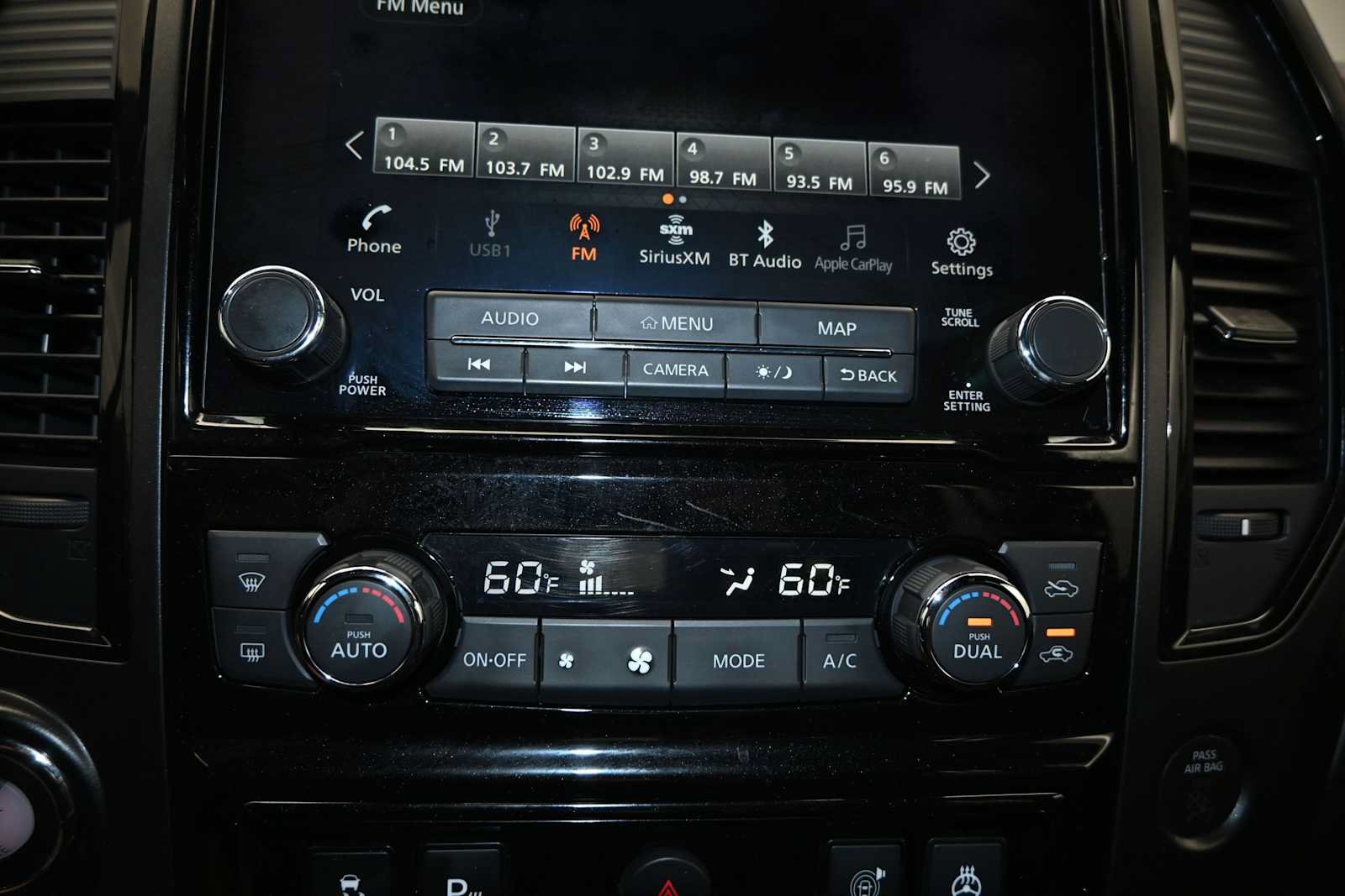 Used 2024 Nissan Titan PRO-4X w/ Pro-4x Convenience Package AWD/4WD image 15