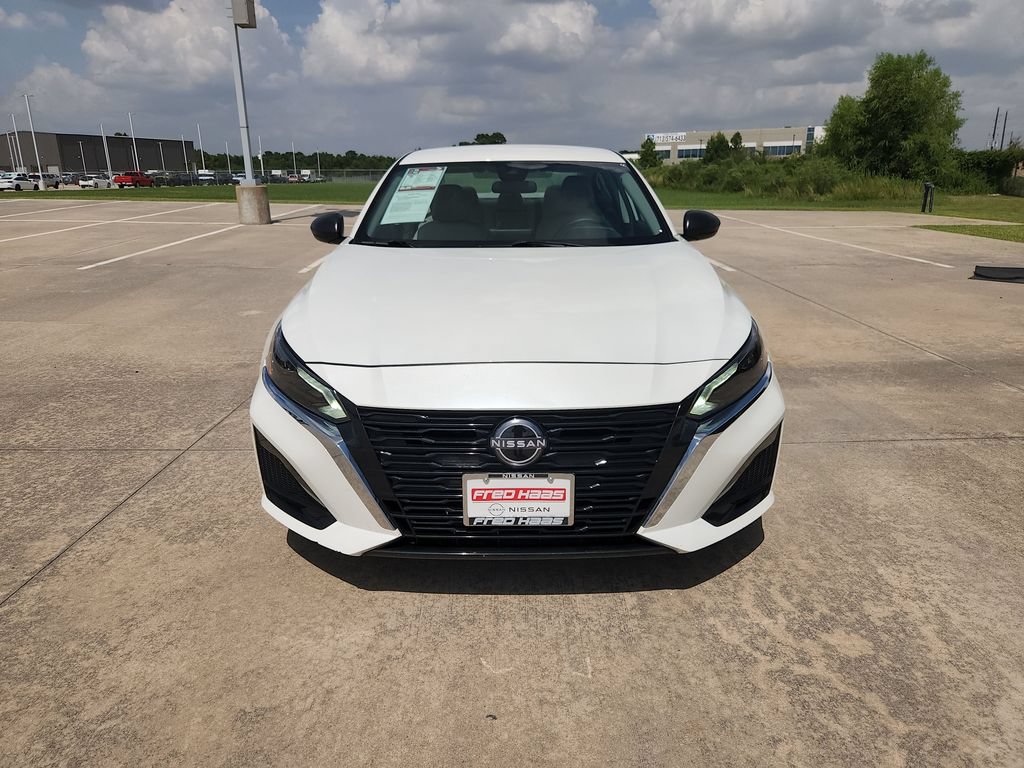 Used 2025 Nissan Altima 2.5 SV FWD image 11
