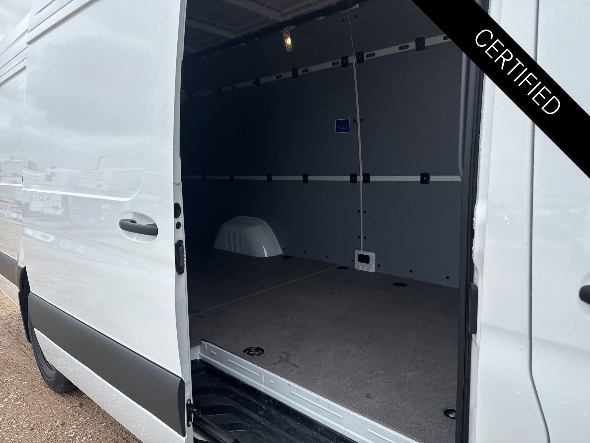 Used 2025 Mercedes-Benz Sprinter 2500 image 10