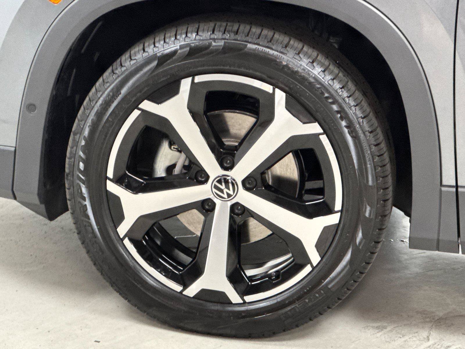 New 2026 Volkswagen Tiguan SE FWD image 24
