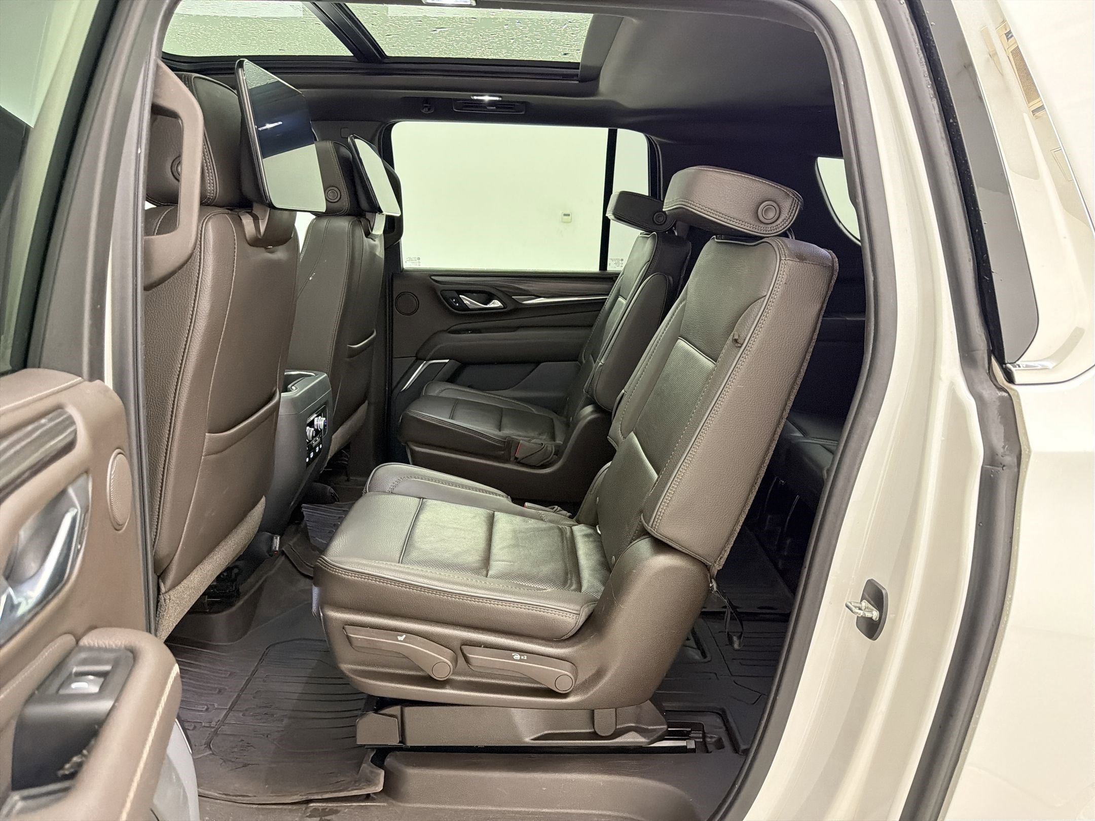 Used 2021 GMC Yukon XL Denali w/ Denali Ultimate Package RWD image 14