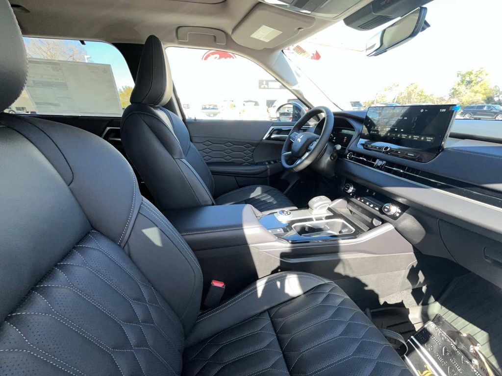 New 2026 Mitsubishi Outlander SEL FWD image 17
