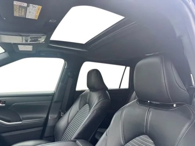 Used 2024 Toyota Highlander XSE AWD/4WD image 11