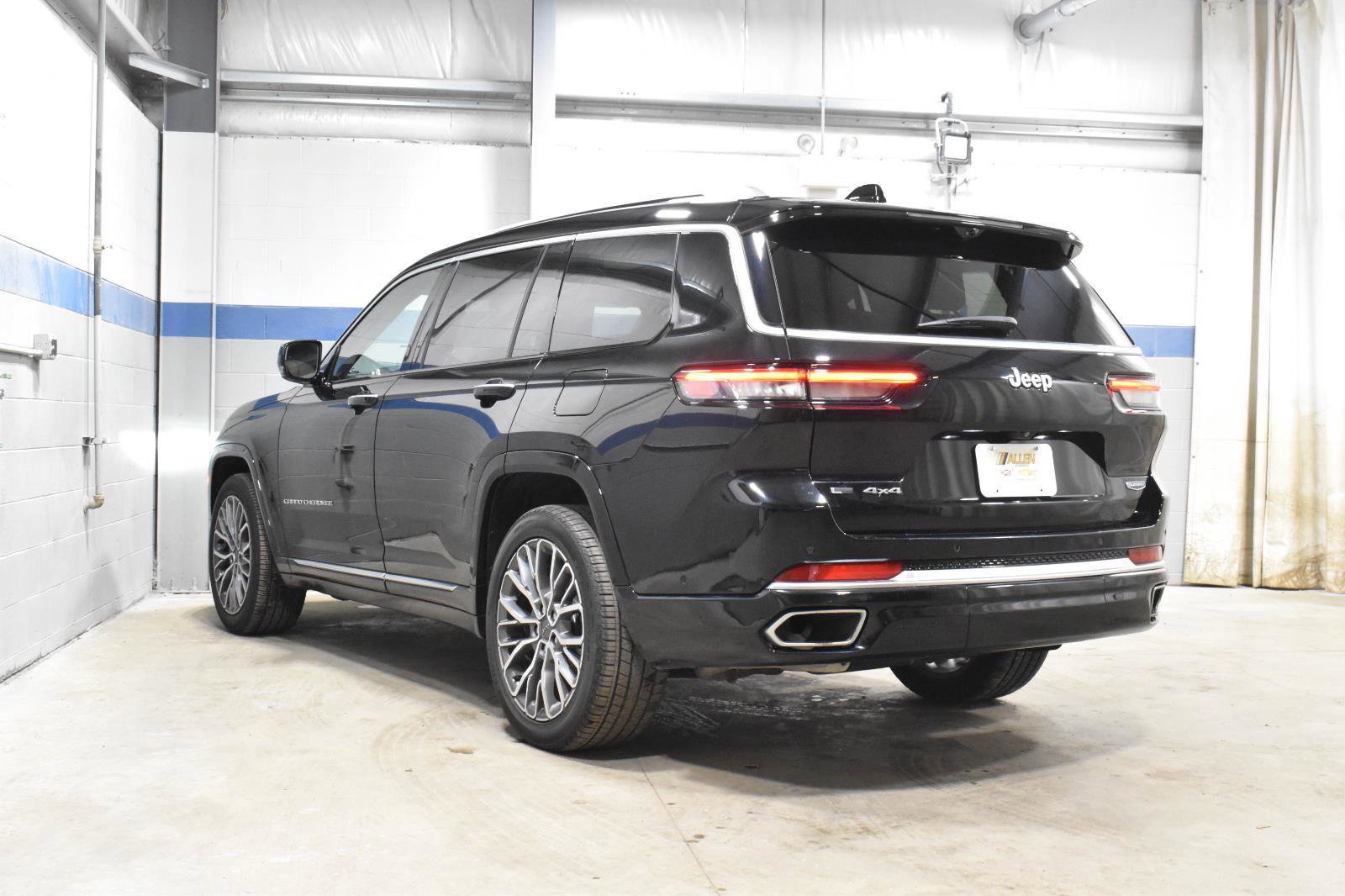 Used 2021 Jeep Grand Cherokee L Summit AWD/4WD image 27