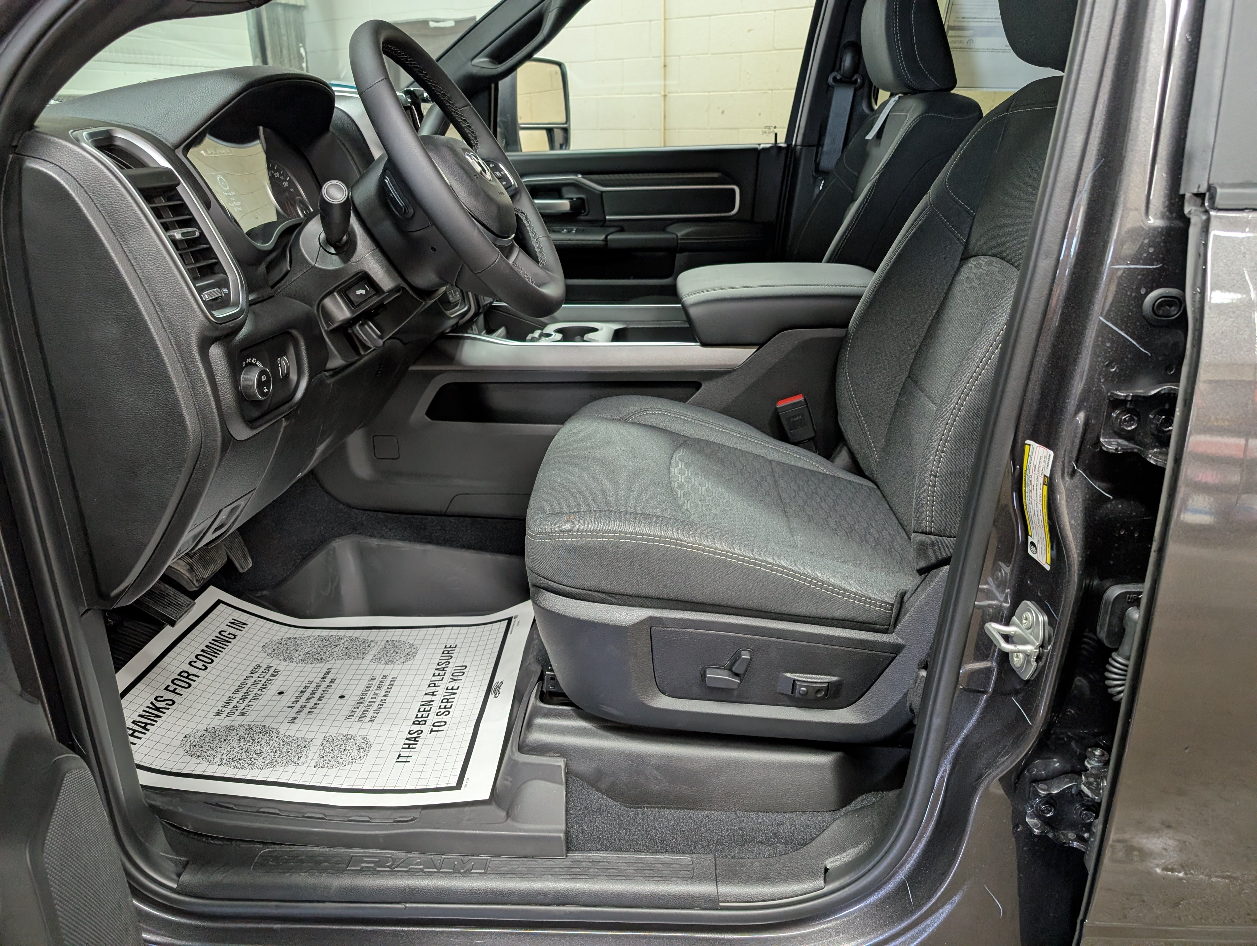New 2026 RAM 2500 Big Horn AWD/4WD image 7