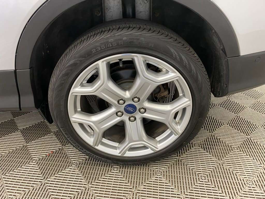 Used 2019 Ford Escape Titanium image 9