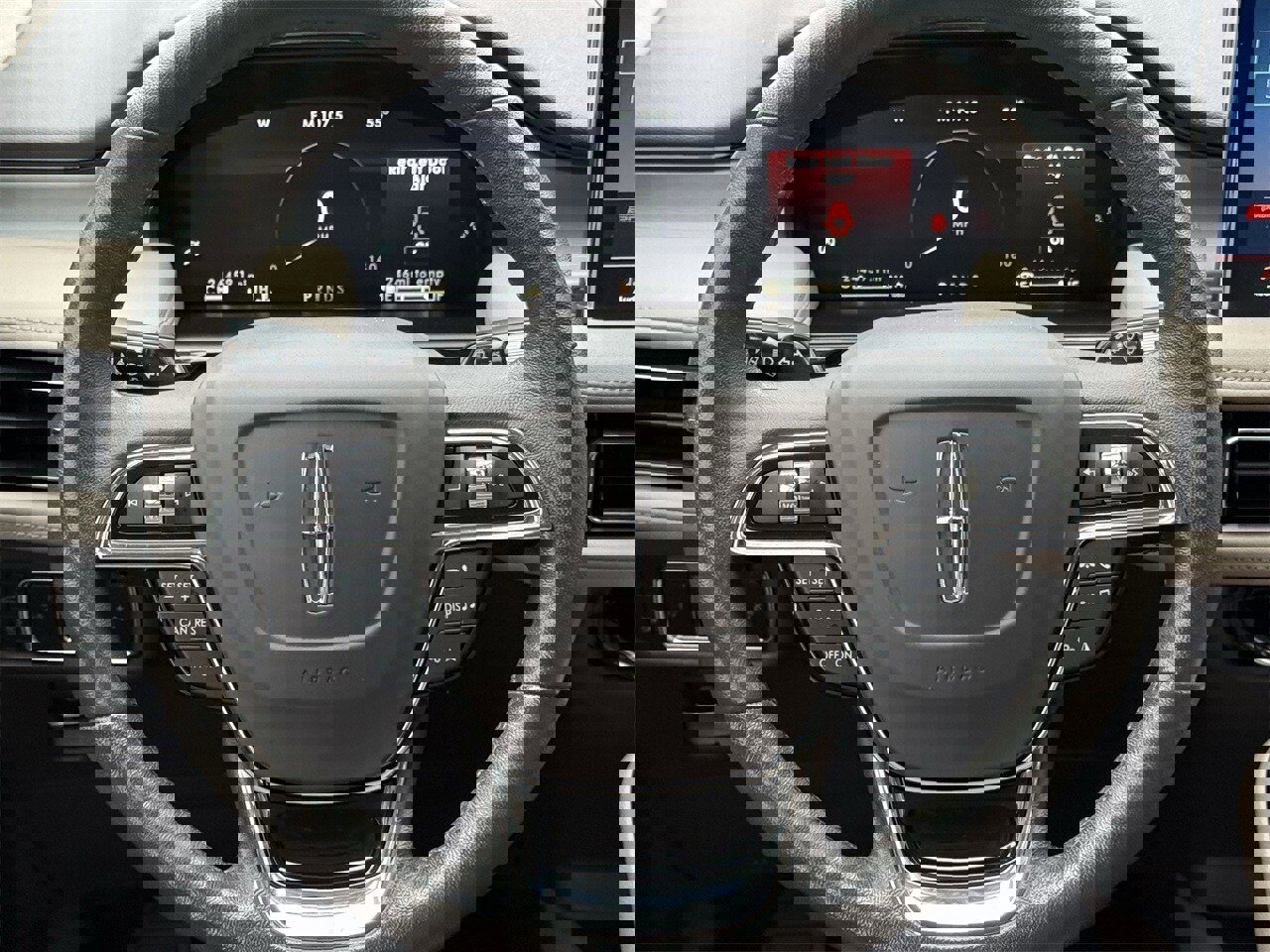 Used 2021 Lincoln Nautilus FWD image 11