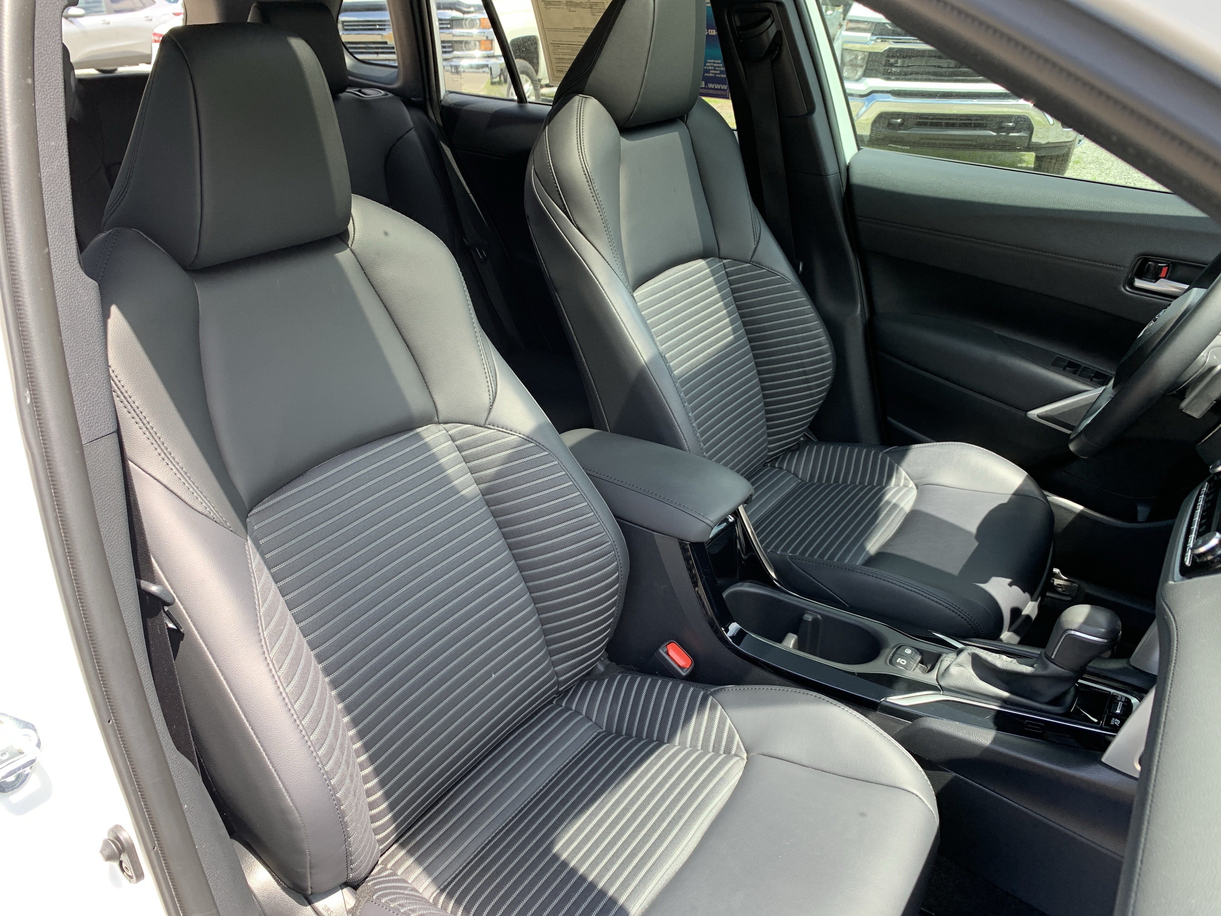 Used 2024 Toyota Corolla Cross AWD Hybrid w/ Convenience Package image 42