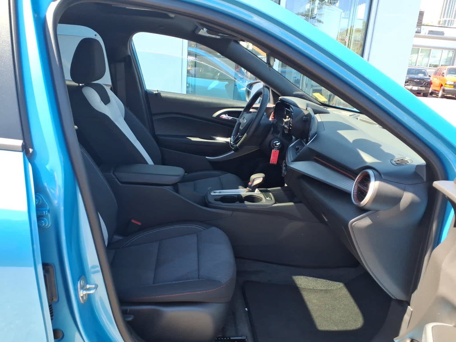 Used 2026 Chevrolet Trax RS w/ Sunroof Package FWD image 21