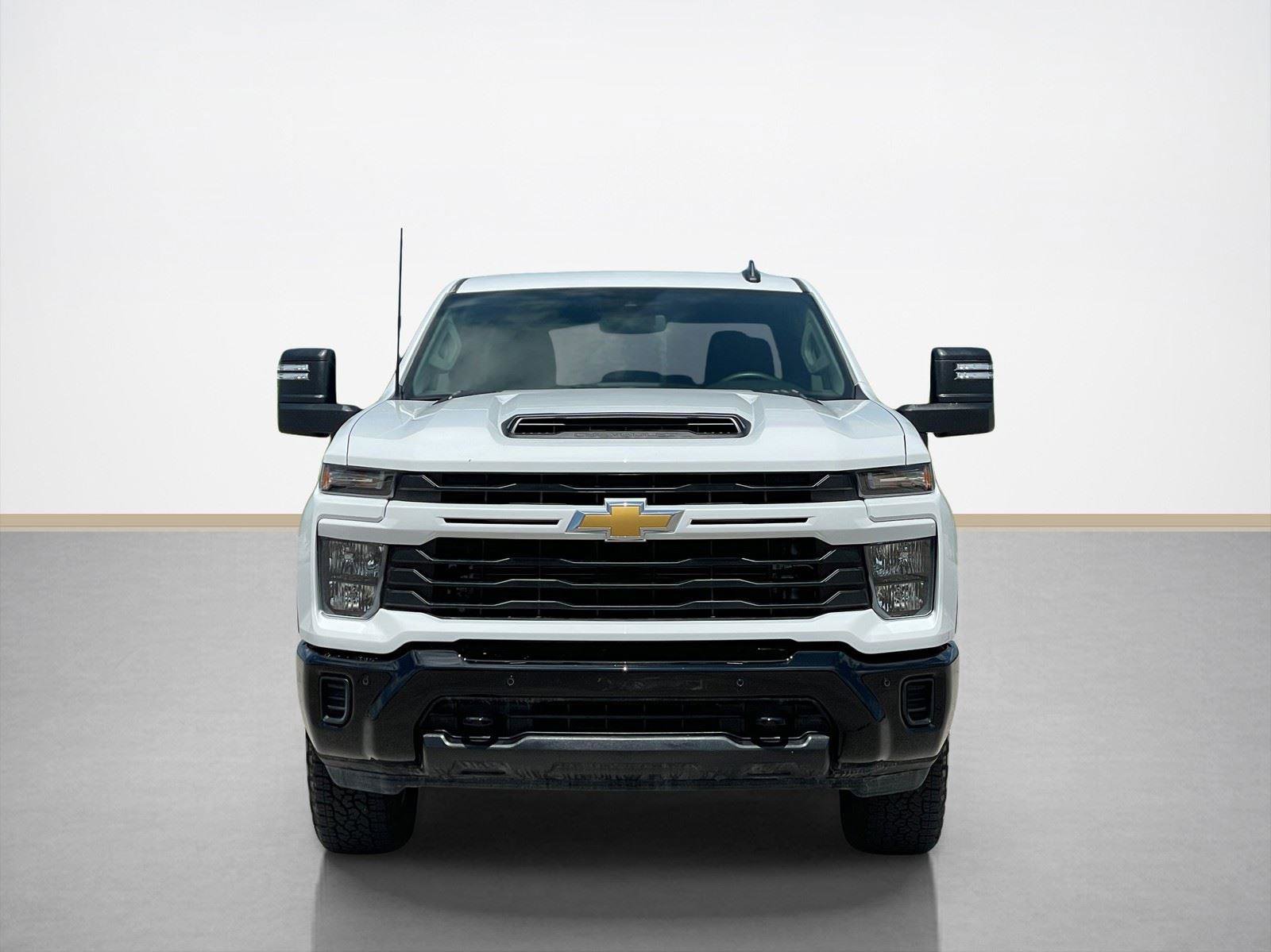 Used 2025 Chevrolet Silverado 2500 Custom w/ Custom Value Package AWD/4WD image 2