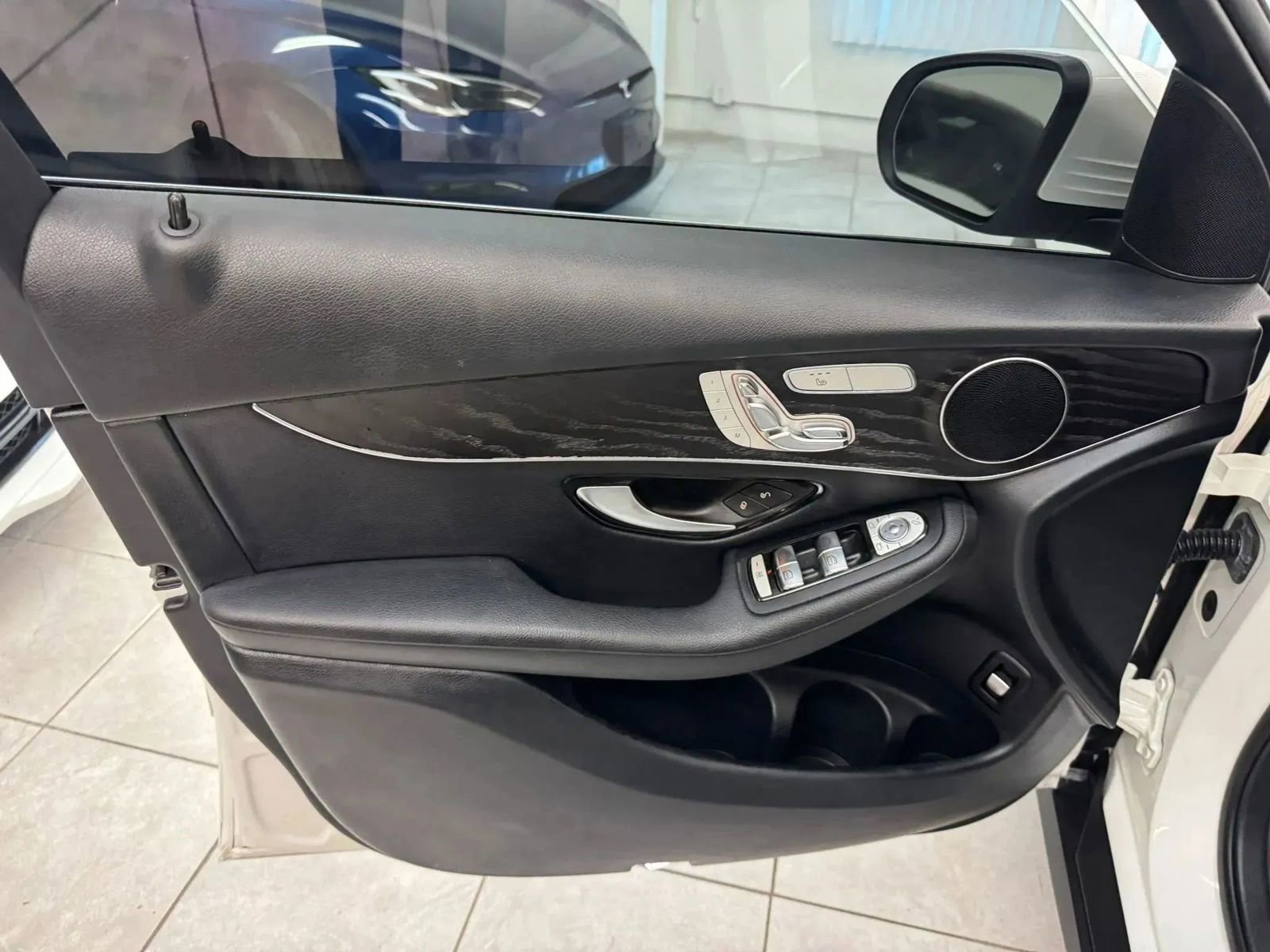 Used 2018 Mercedes-Benz GLC 300 w/ Premium Package image 13