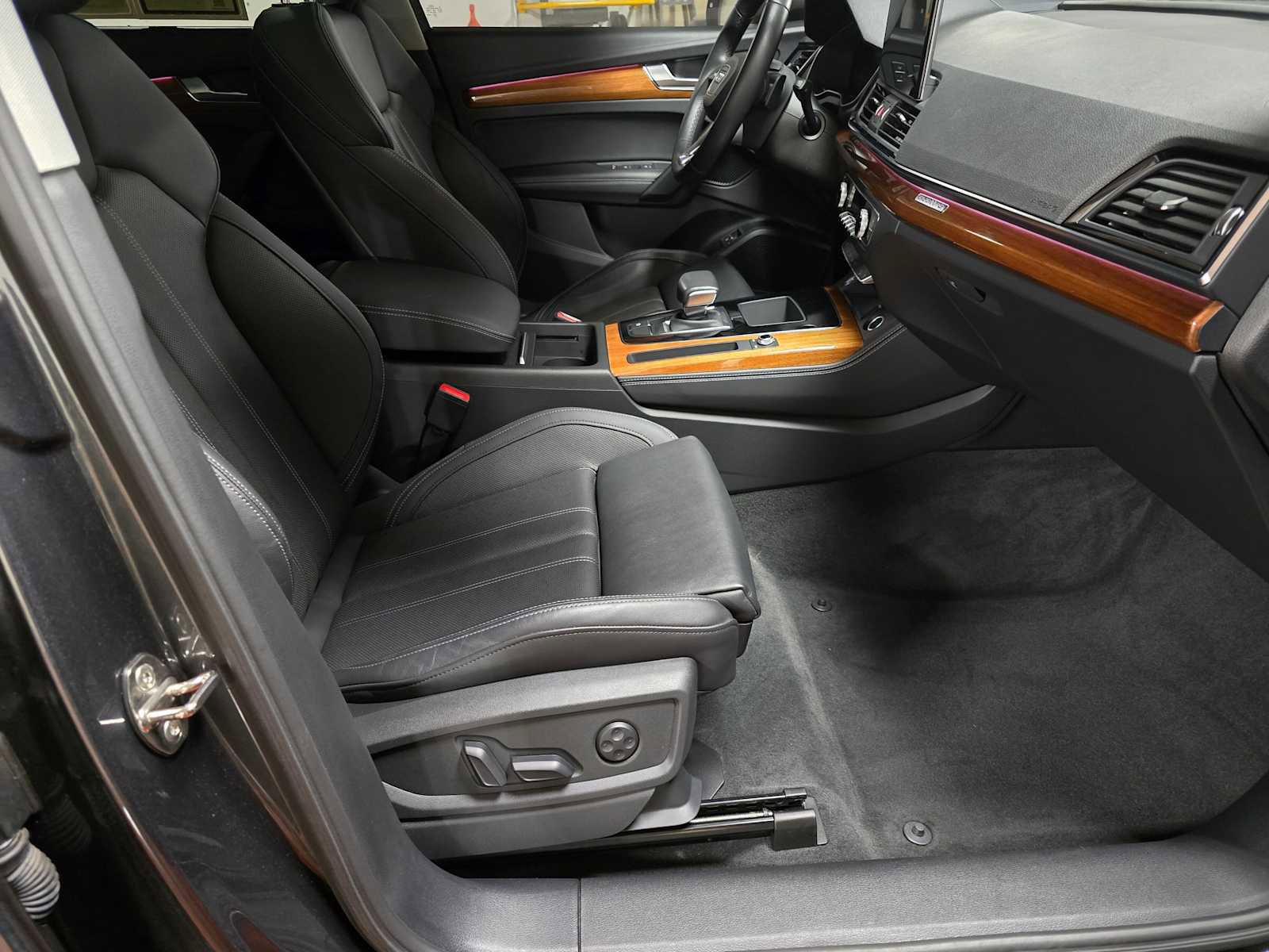 Used 2021 Audi Q5 e Prestige w/ Prestige Package image 12