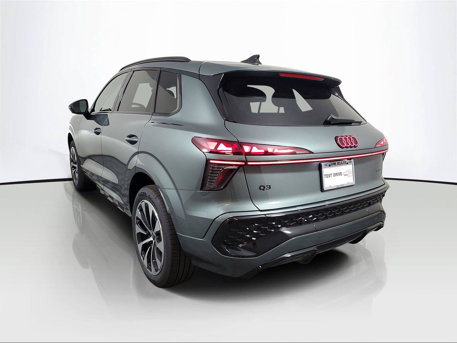 New 2026 Audi Q3 quattro 2.0T AWD/4WD image 4