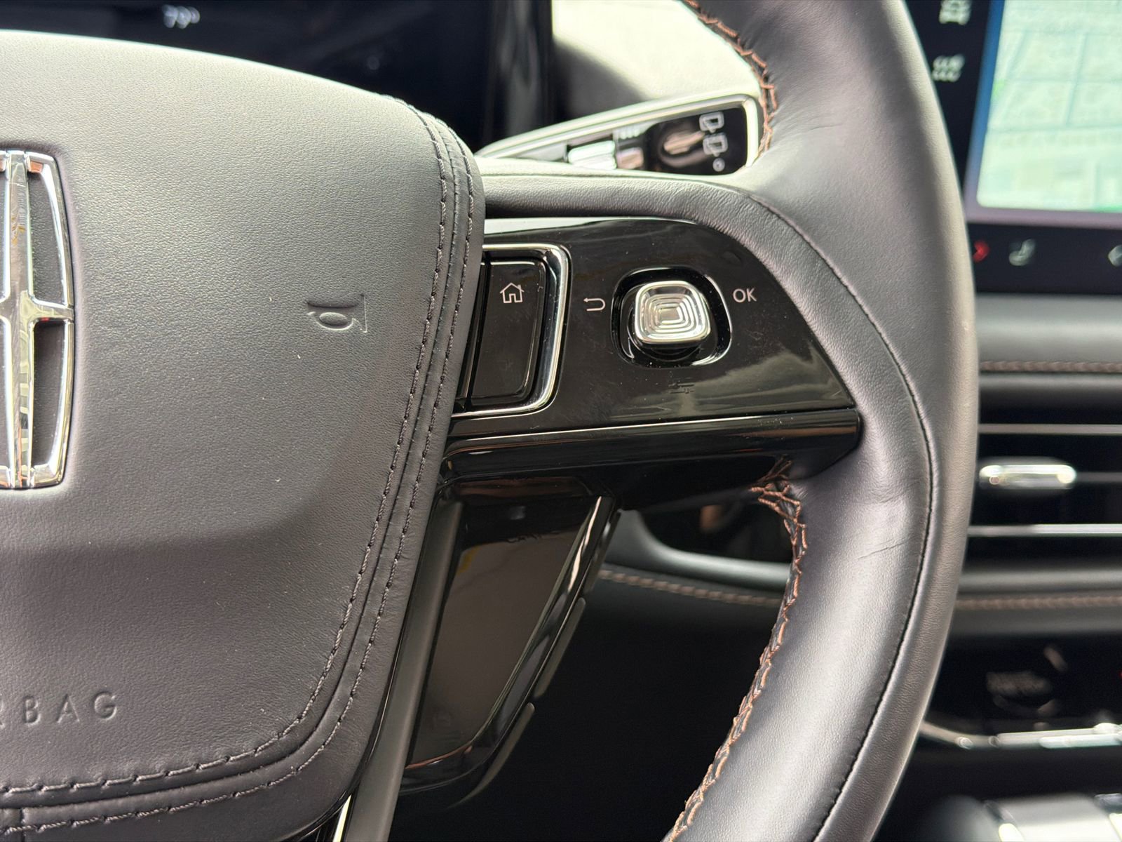 New 2026 Lincoln Aviator AWD image 25