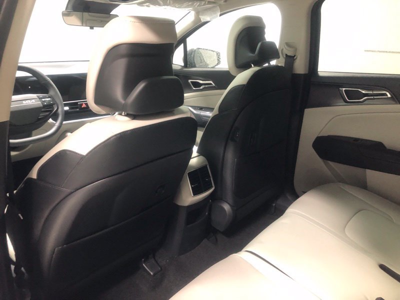 New 2026 Kia Sportage EX w/ EX Panorama Roof Package FWD image 17