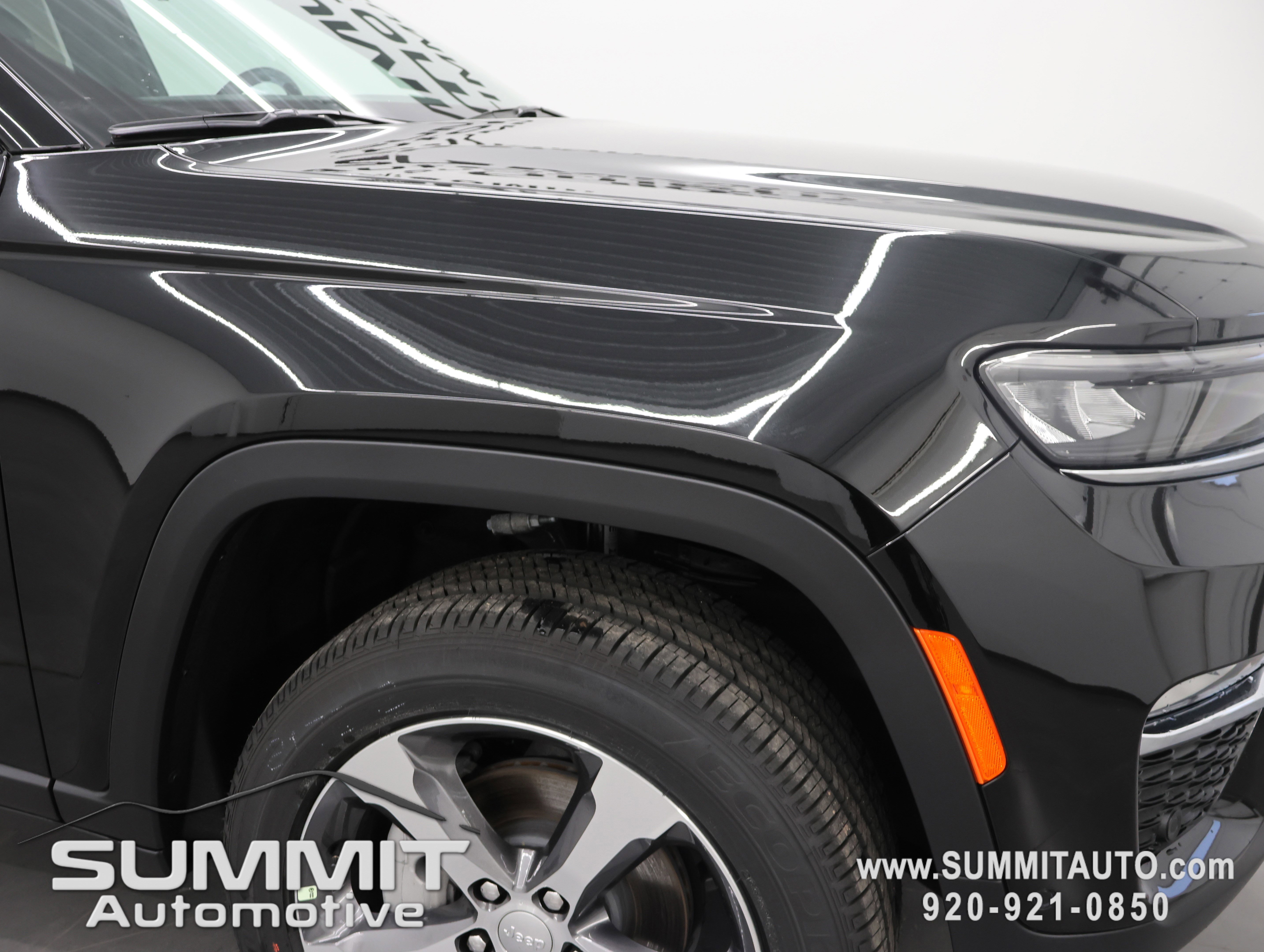 New 2025 Jeep Grand Cherokee Limited w/ Luxury Tech Group II AWD/4WD image 27