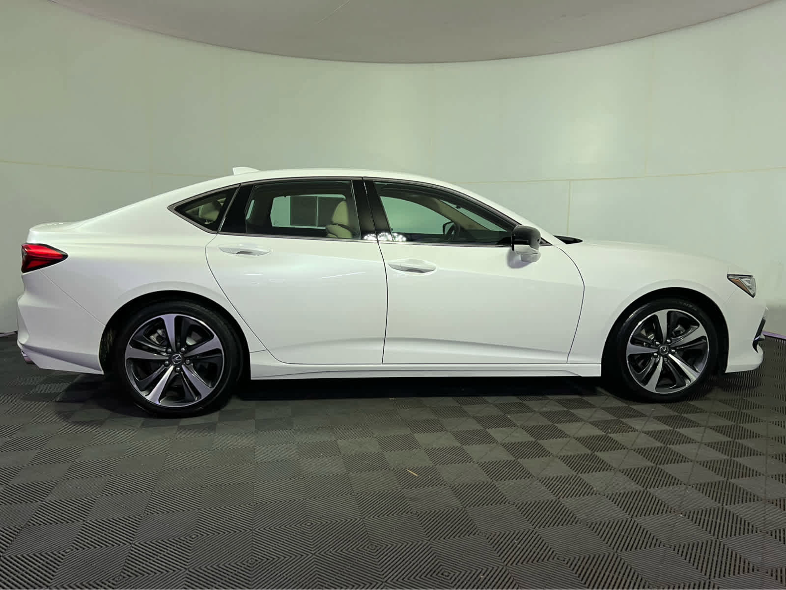 Used 2025 Acura TLX w/ Technology Package image 8