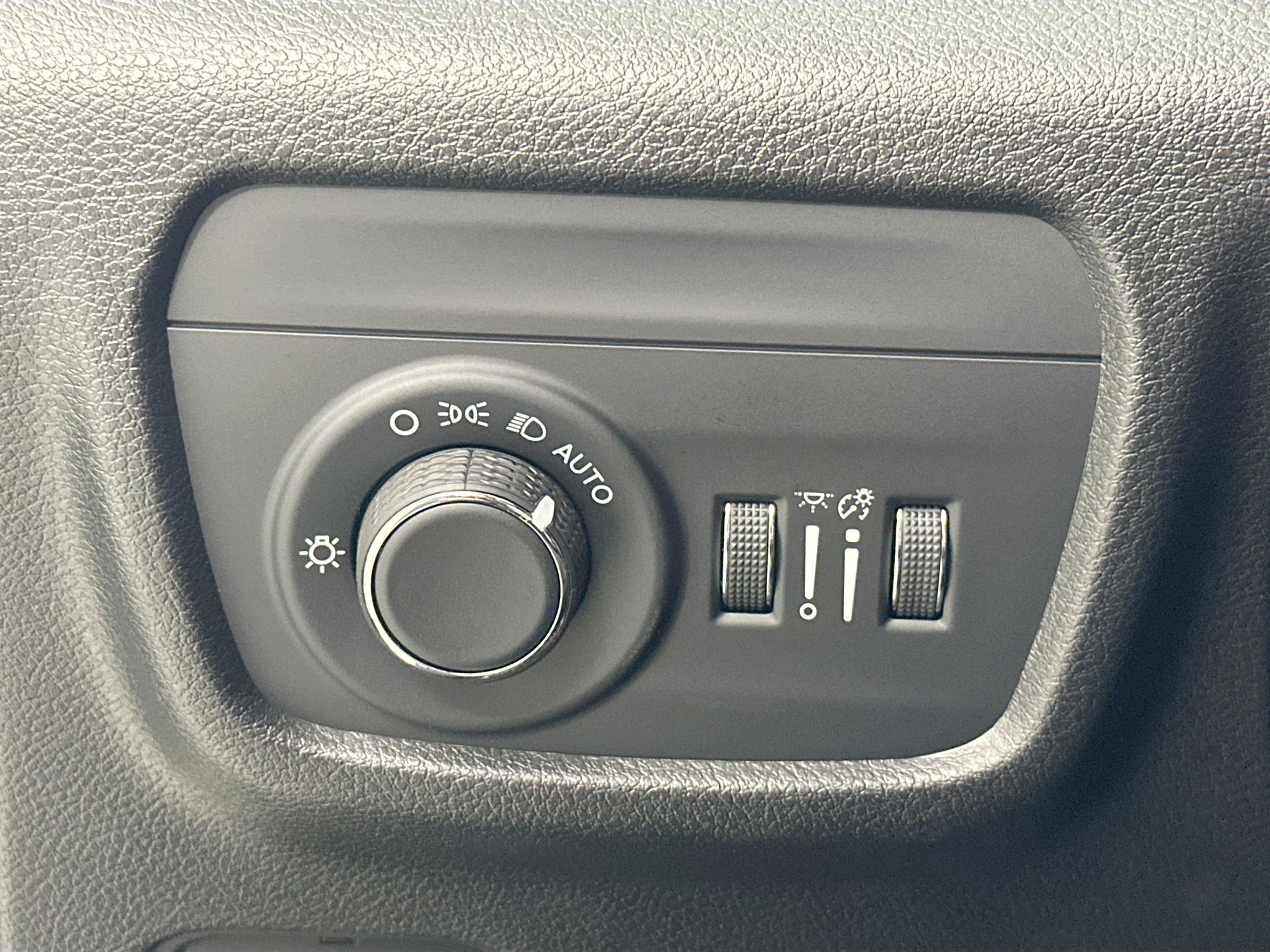 Used 2022 Jeep Grand Cherokee L Altitude image 10