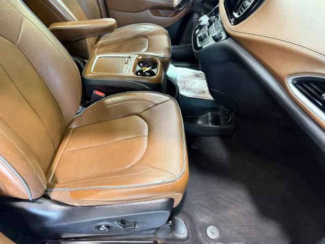 Used 2020 Chrysler Pacifica Limited FWD image 28