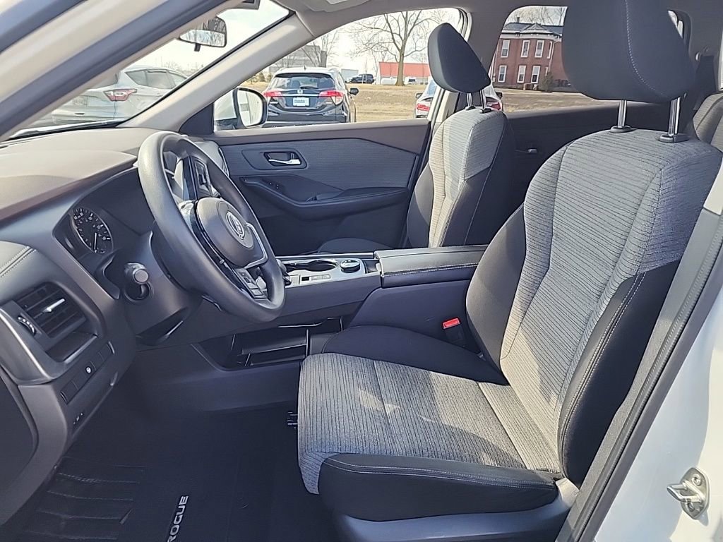 Used 2023 Nissan Rogue SV image 13