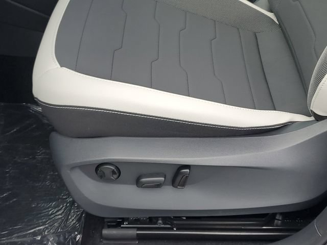 New 2026 Volkswagen Taos SE AWD/4WD image 12