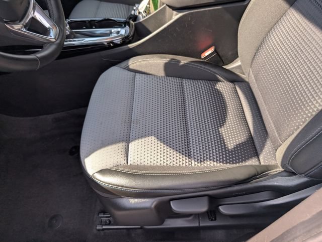 Used 2025 Chevrolet Trax LT w/ LT Convenience Package FWD image 16