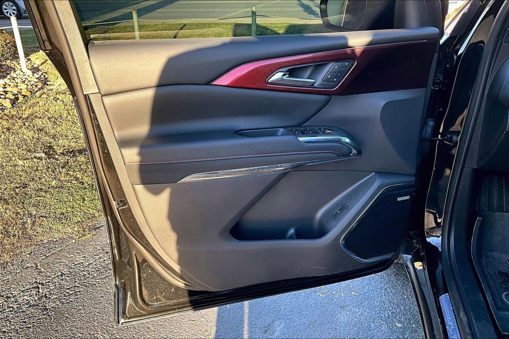 Used 2024 Chevrolet Traverse RS image 22