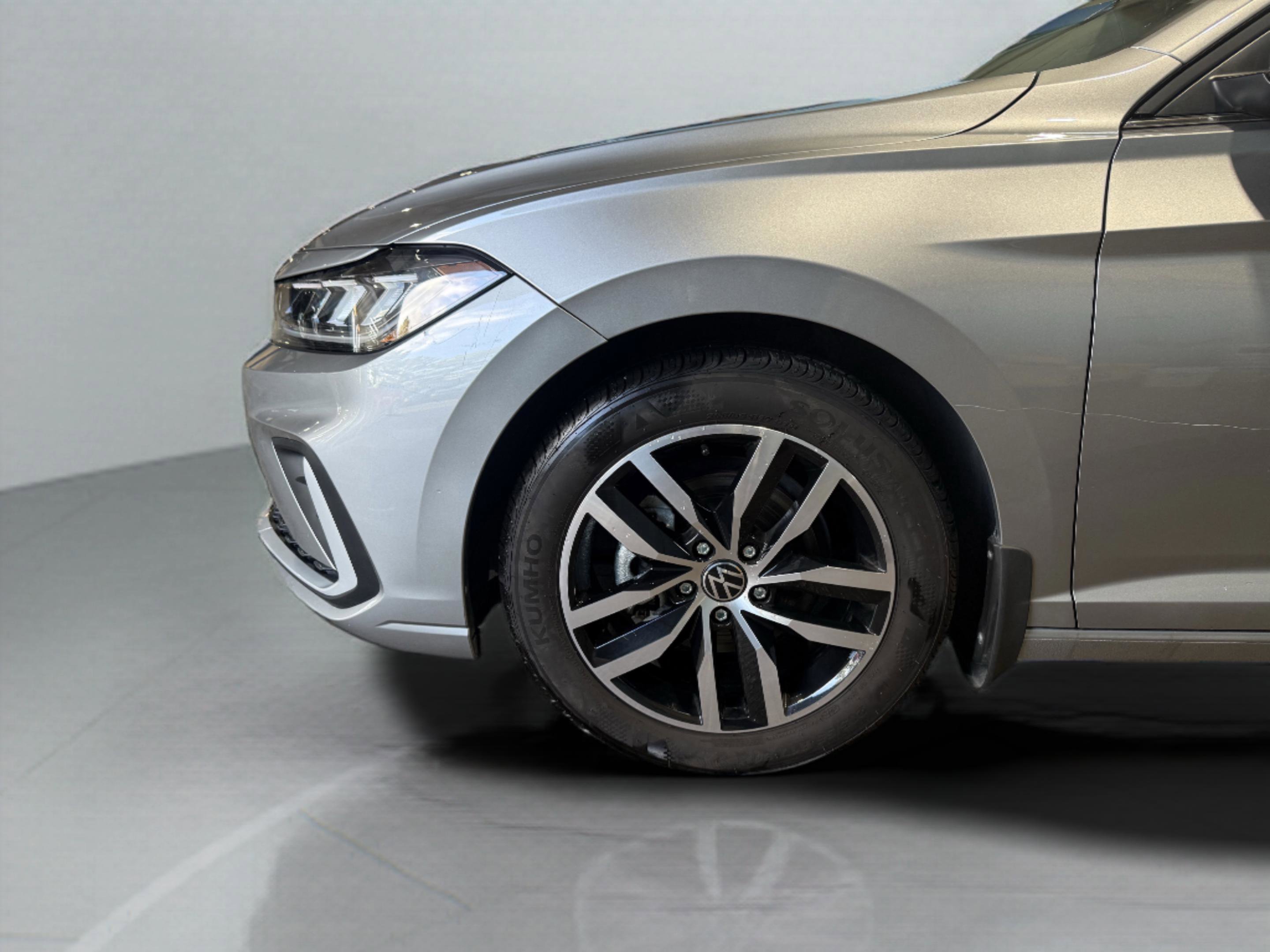 Used 2025 Volkswagen Jetta SE image 40