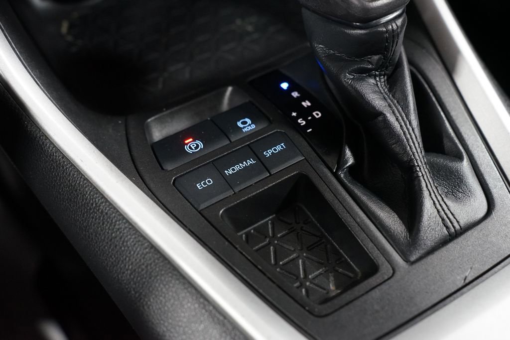 Used 2022 Toyota RAV4 LE image 21