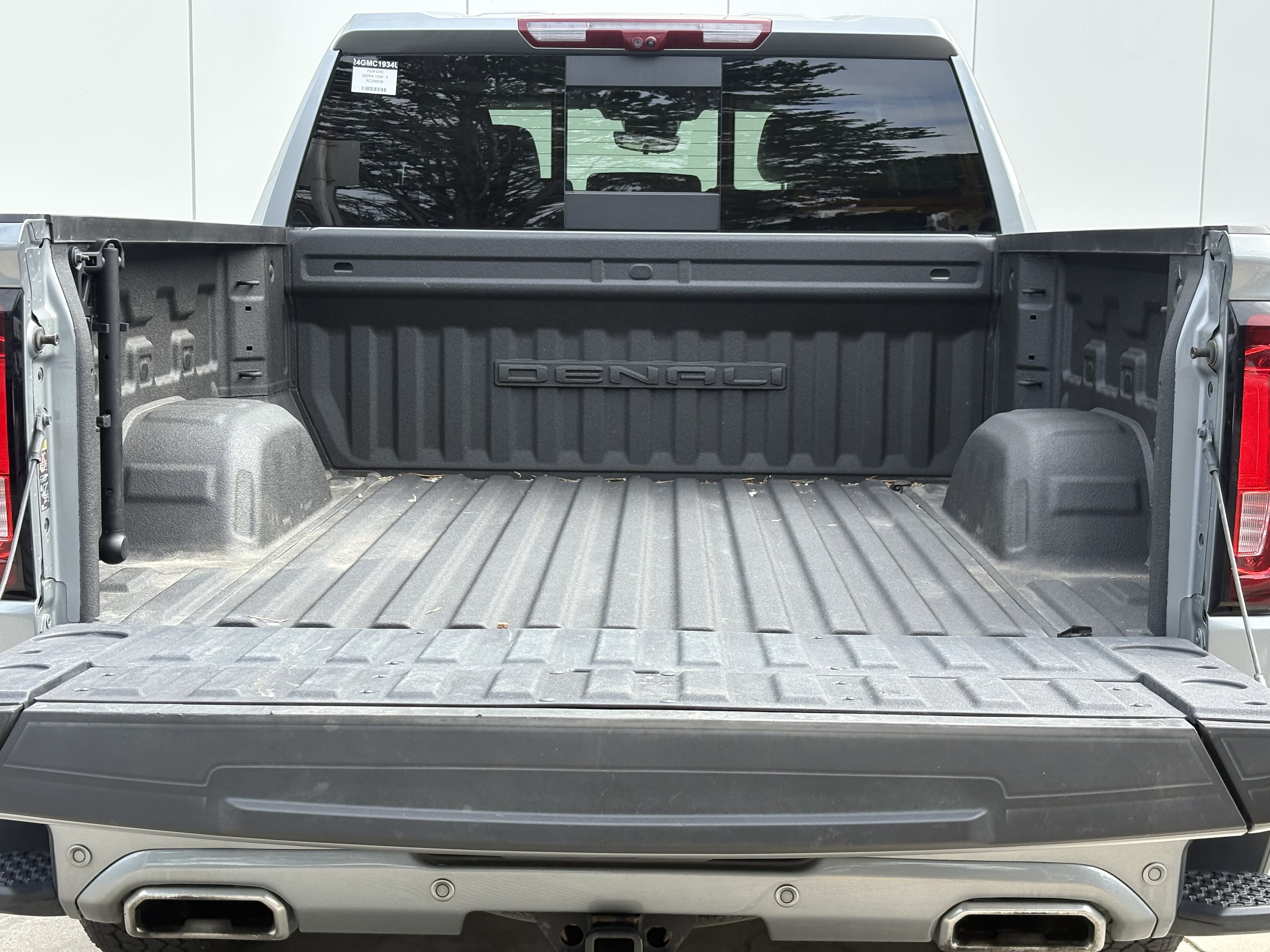 Used 2024 GMC Sierra 1500 Denali w/ Technology Package AWD/4WD image 9