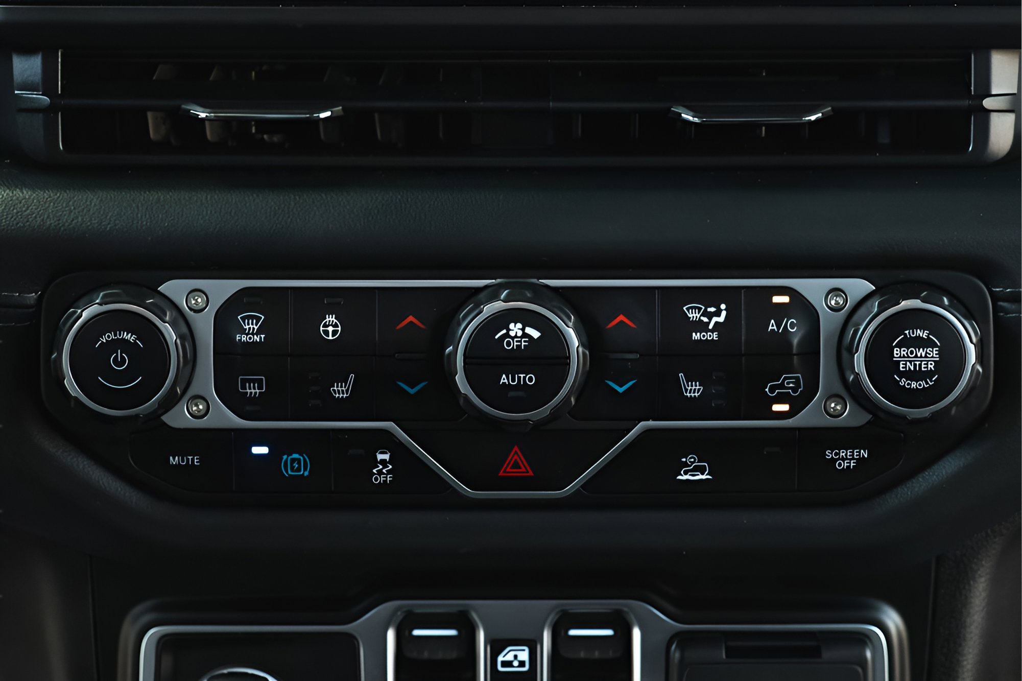 Used 2024 Jeep Wrangler Sahara AWD/4WD image 30
