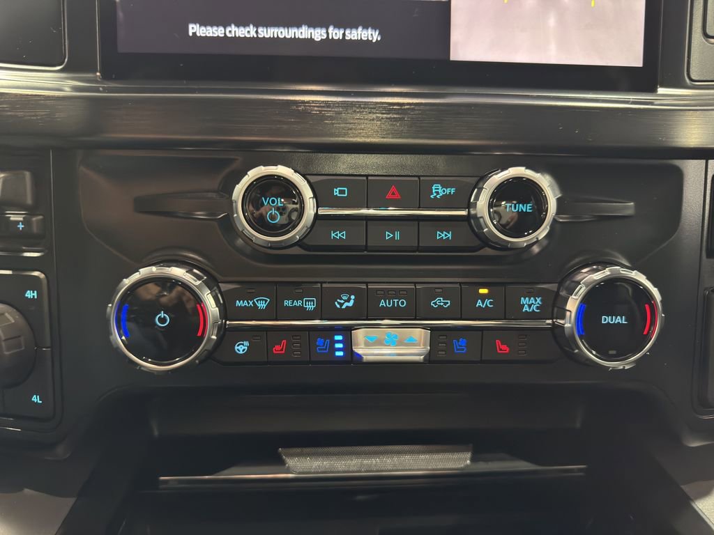 Used 2025 Ford F250 Lariat w/ Chrome Package image 29