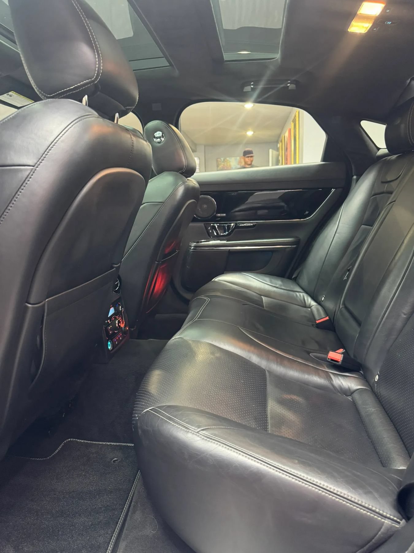 Used 2015 Jaguar XJ RWD image 28