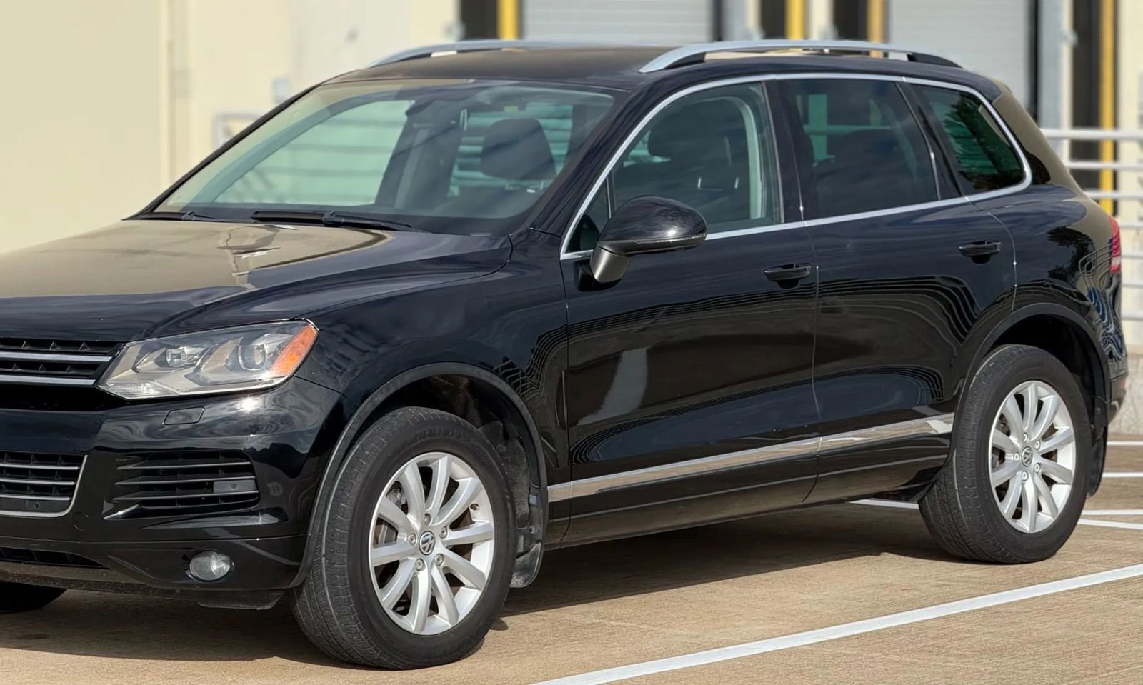 Used 2012 Volkswagen Touareg VR6 image 4