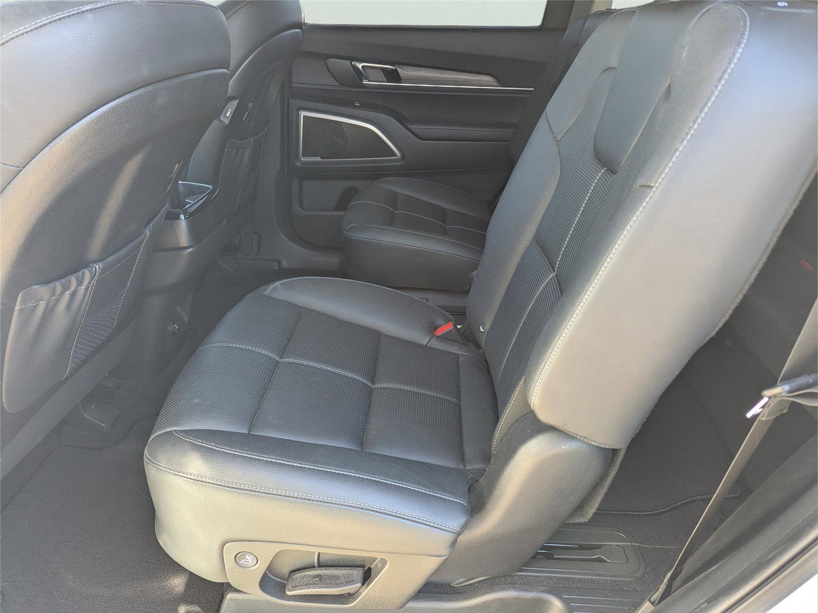 Used 2022 Kia Telluride EX w/ EX Premium Package image 13