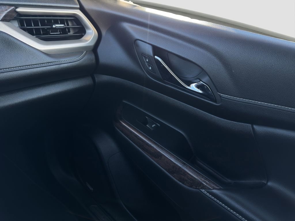 Used 2023 GMC Acadia Denali w/ Denali Technology Package image 17