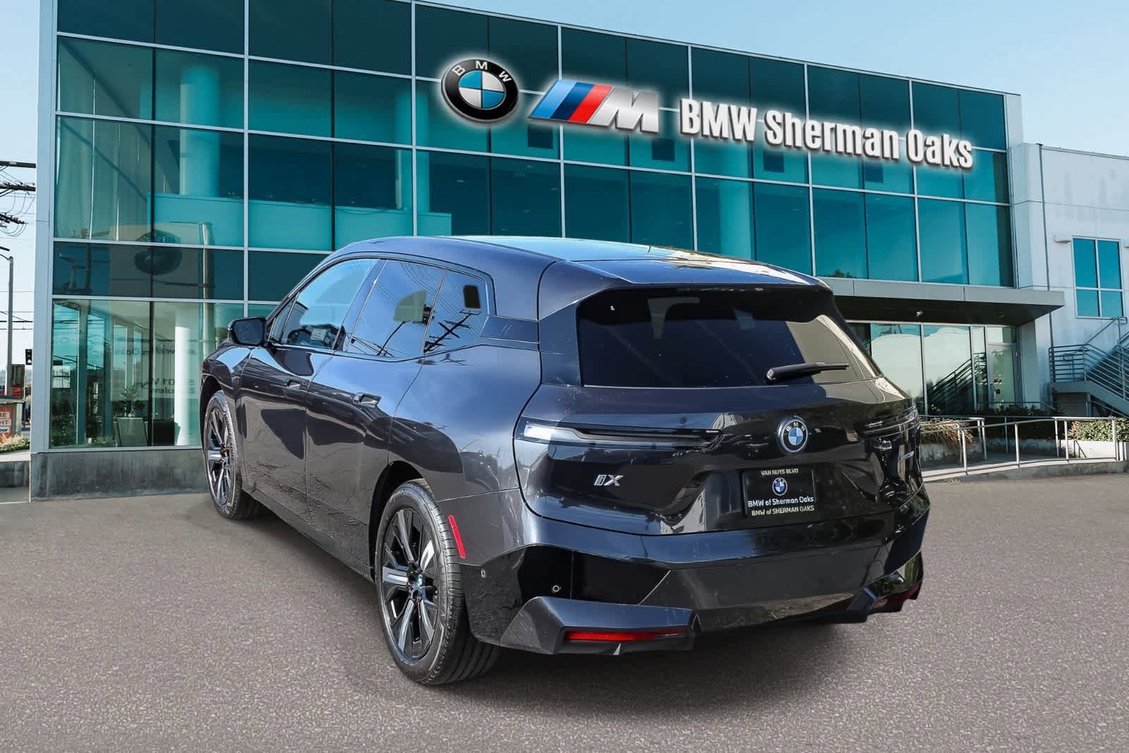 Certified 2023 BMW iX xDrive50 w/ Sport Package AWD/4WD image 6