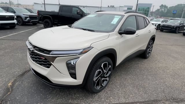 New 2026 Chevrolet Trax RS w/ Sunroof Package FWD image 6