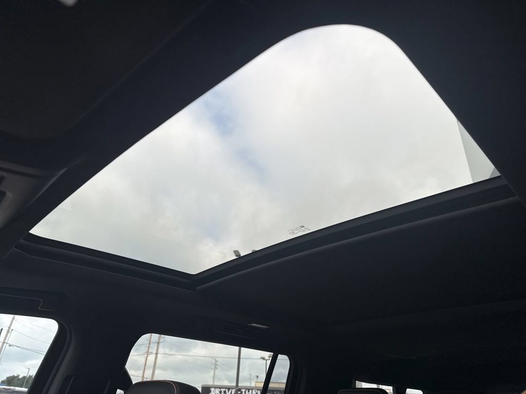 Used 2021 GMC Yukon XL AT4 w/ AT4 Premium Package AWD/4WD image 29