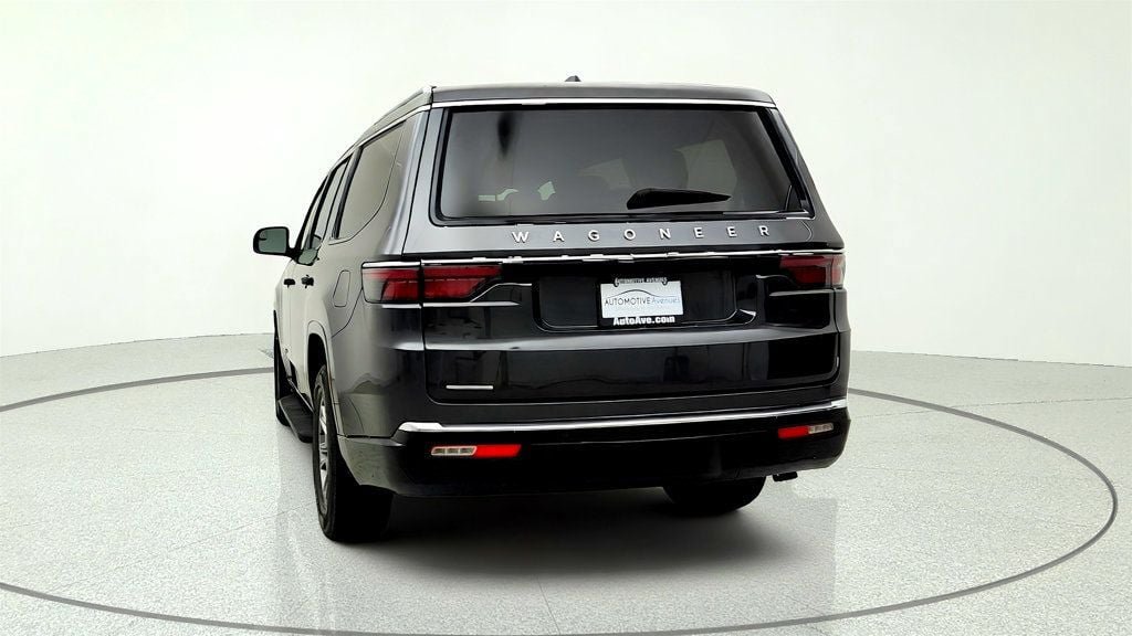 Used 2023 Jeep Wagoneer 4WD image 6