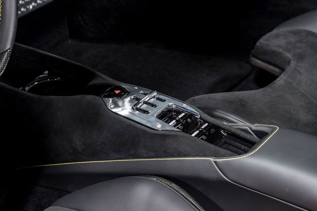 Used 2024 Ferrari SF90 Spider image 21