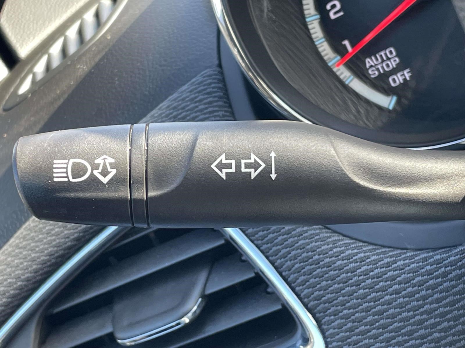 Used 2018 Chevrolet Cruze LT w/ Sun And Sound Package image 28