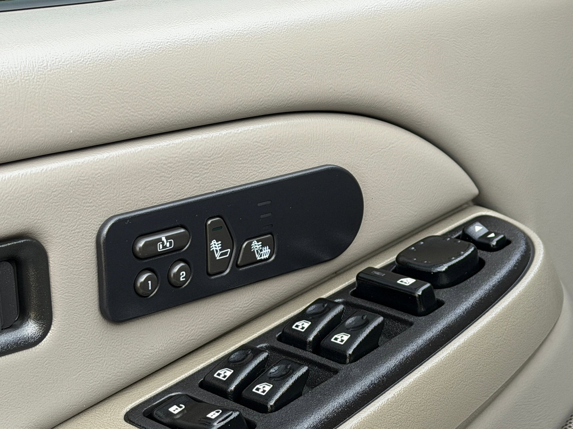 Used 2005 GMC Sierra 3500 SLT w/ Heavy-Duty Power Package image 17