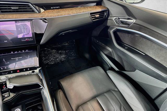 Used 2019 Audi e-tron Prestige w/ Prestige Package AWD/4WD image 22